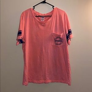 VS pink t-shirt